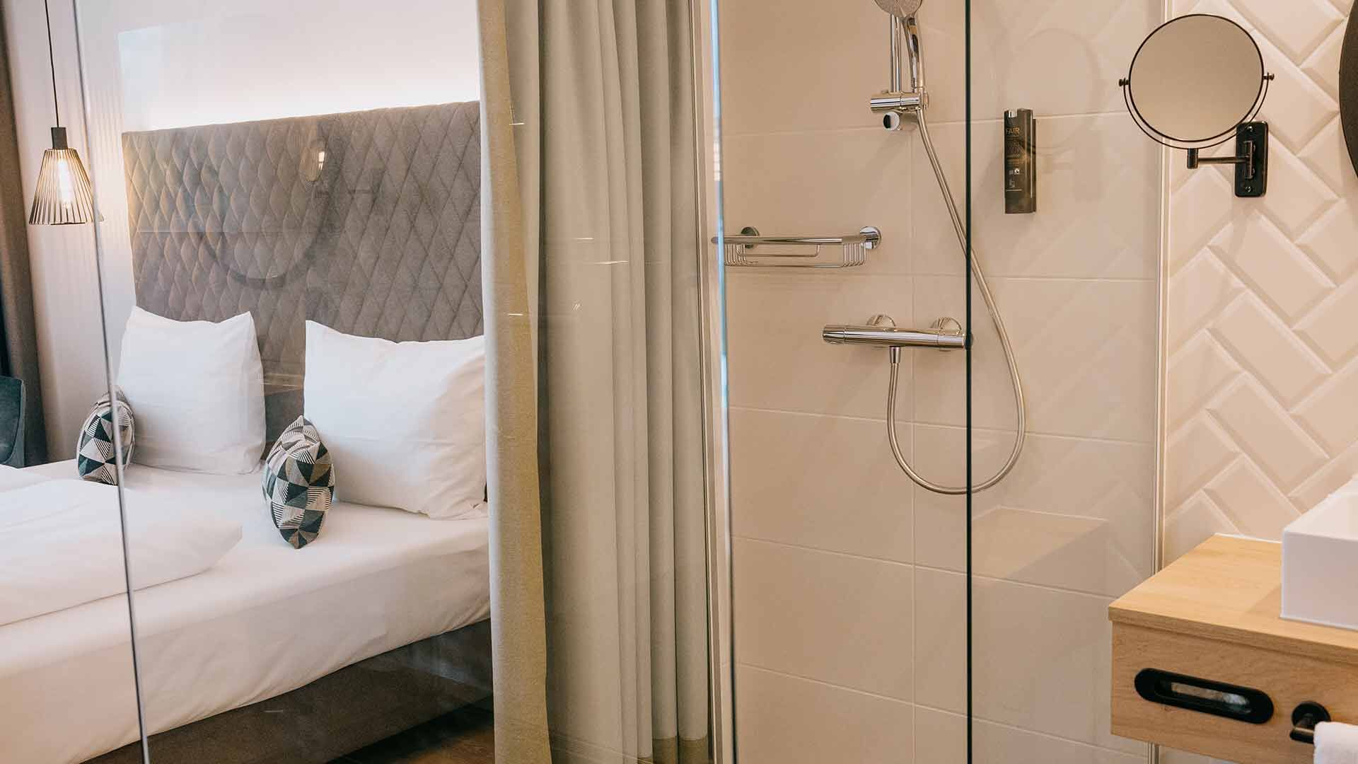 Salvia Hotels Loom Eislingen Goeppingen Stuttgart Ulm Business Doppelzimmer  Bad Bett